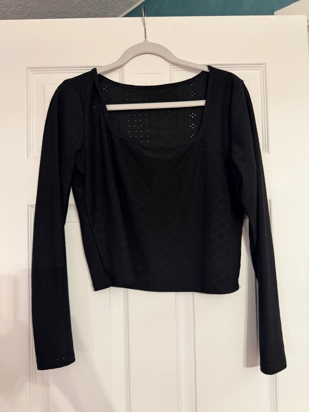 Hollister Black Long-Sleeve Scoop Neck Crop Top